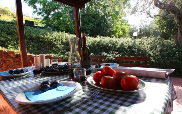 Apartment With Pool, Between sea and Mountains, Restaurant, Wifi