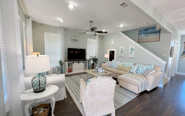 Sea-renity 3 Bedroom Home by Redawning