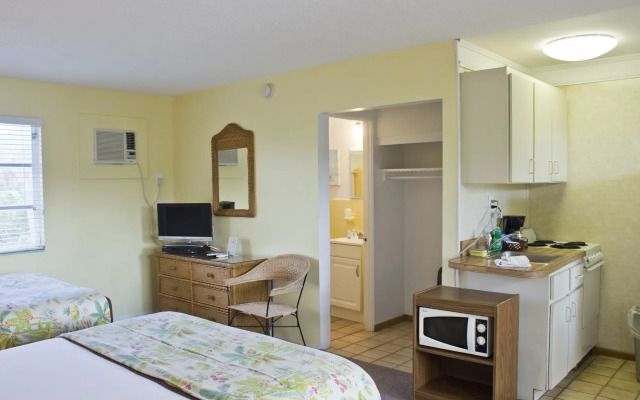Seaspray Surf Lodge