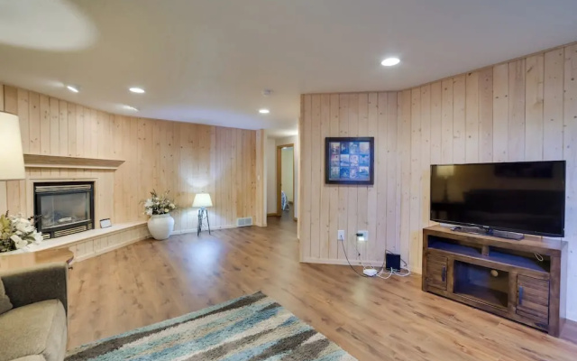 5 Mi to Dtwn: Pet-friendly 'wheatland Twin' Home!