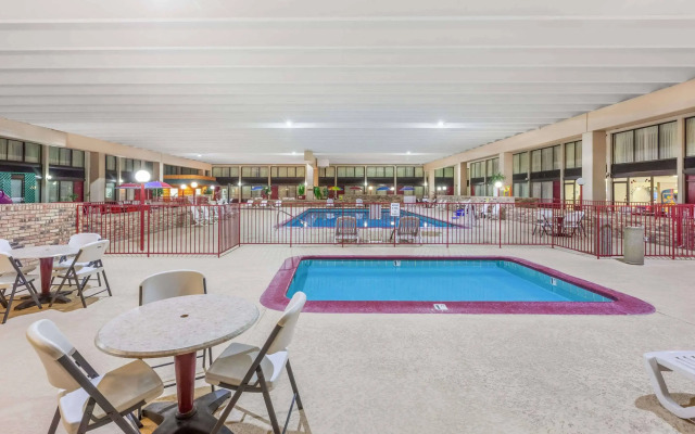 Ramada Hotel & Conference Center by Wyndham Grayling