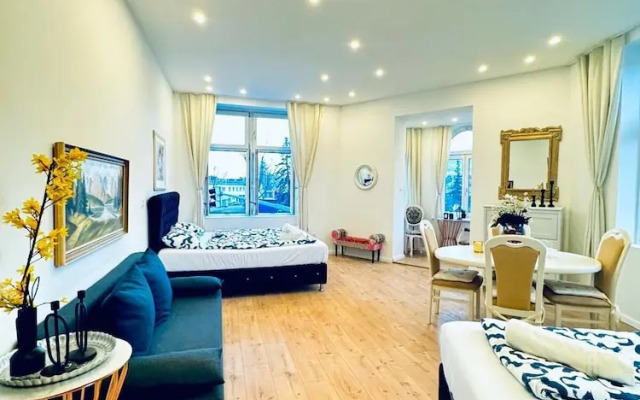 Spacious 3BR Near Kaufpark Alterlaa