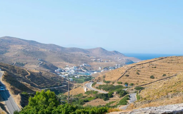 Traditional suites in Chora Kythnos #4