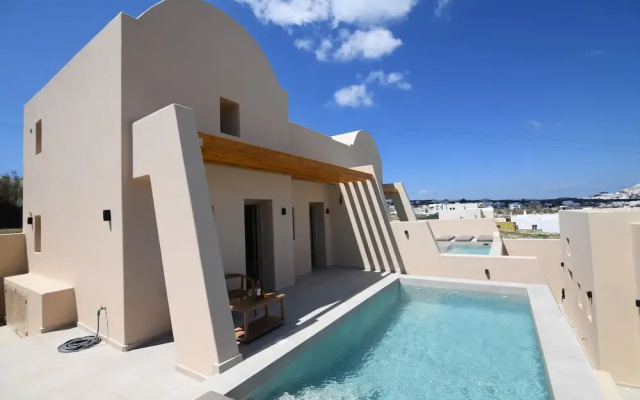 Santorini - Villa - Sleeps 4 - Pool - Parking