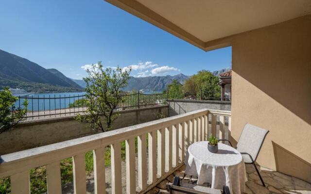 3M - Stylish studio apartment with terrace