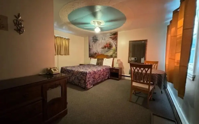 Holiday Motel