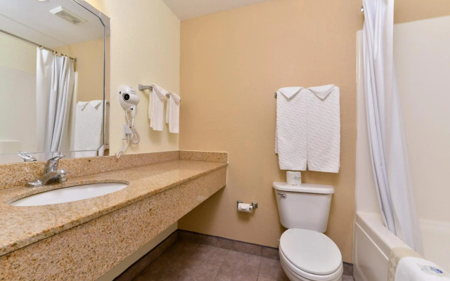 Americas Best Value Inn & Suites Winnie