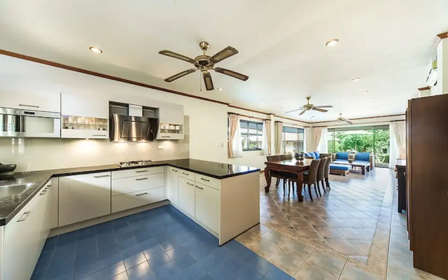 5 Bedroom Beach Front Villa on Samrong Bay