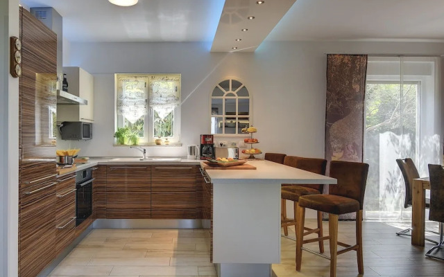 Villa in Novigrad With Pool Near Beach