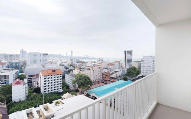 The Base Central Pattaya by Favstay