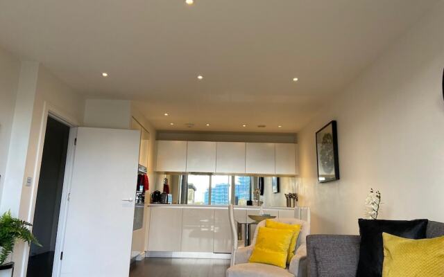 Blissful one bed Near the River