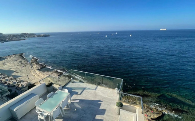 Stunning penthouse, 2 bedroom, heart of Sliema