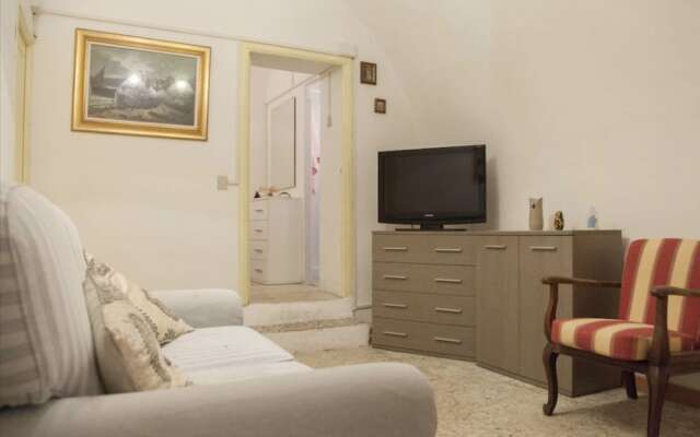 1 Bed Flat - Sleeps 2 - Parking