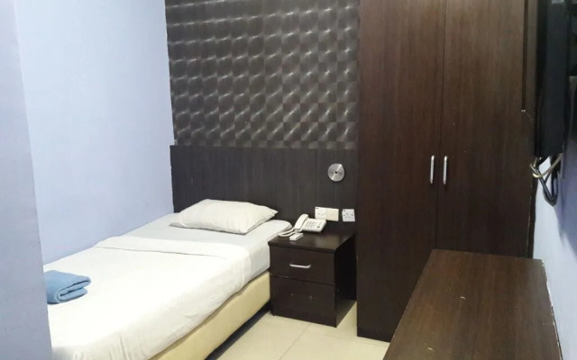OYO 216 La Viva Hotel