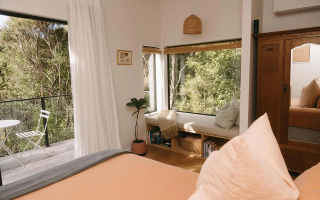 Treehouse Hideaway – Balcony – Opua