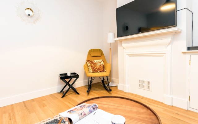 The Modern Classic - Contemporary & Elegant 3bdr Home