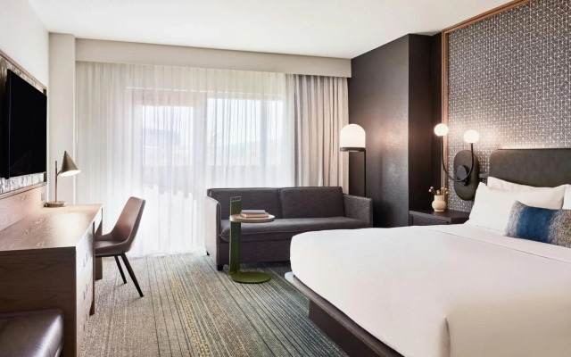 Renaissance® Phoenix Glendale Hotel & Conference Center