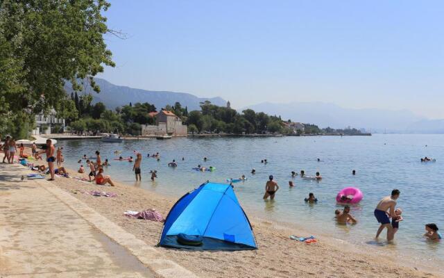 Apartments with a parking space Kastel Luksic, Kastela - 18790
