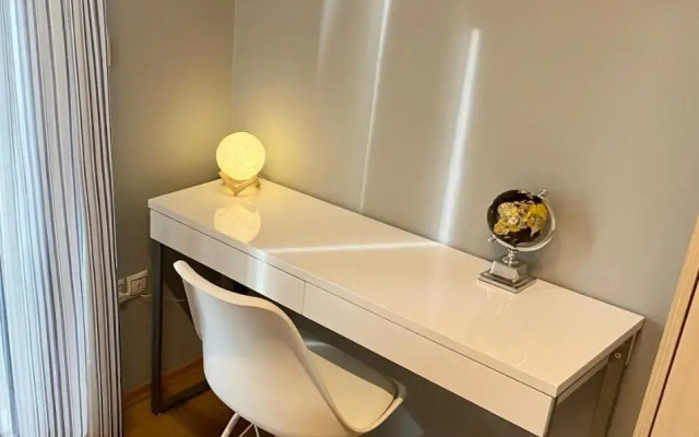 Luxury suite 10’ from the center