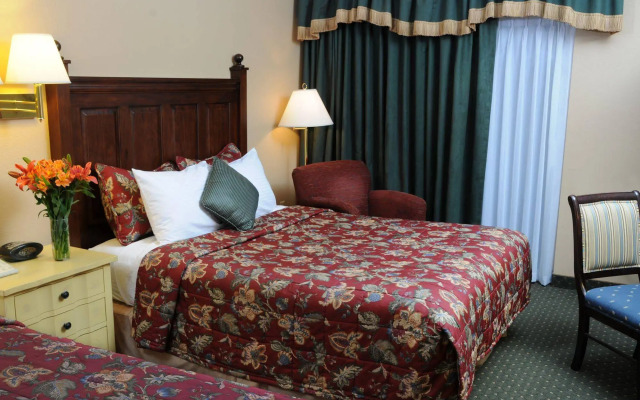 Pike's Waterfront Lodge