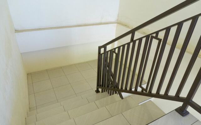 RedDoorz Syariah near Sultan Muhammad Kaharuddin Airport