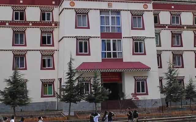 Dali Yilong Binhai Hotel