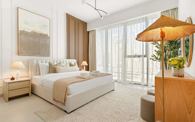 Bright 1BR Escape w Balcony Building Pool