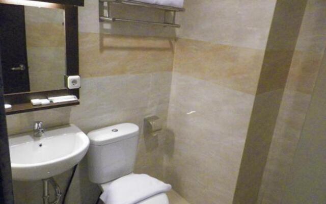 Hotel Tiatira Kencana