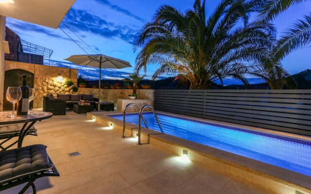 Villa Capitis in the Centre with luxury pool