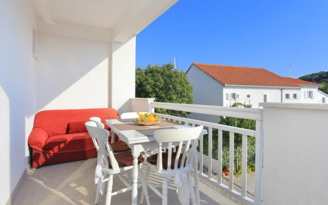 Lias 2 - With Restaurant - A8