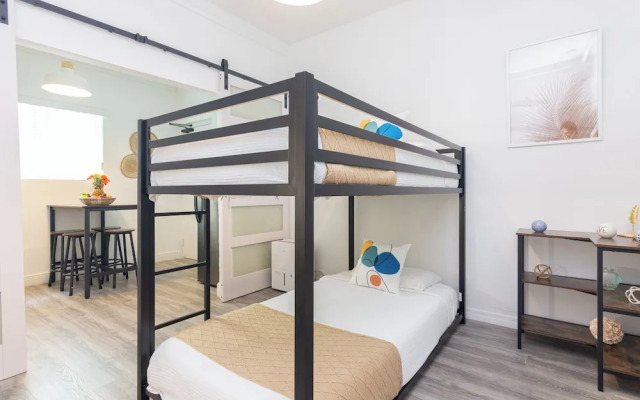 West Deco Boutique Apartments