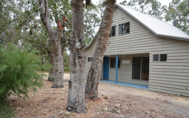 Waterfront Retreat At Wattle Point