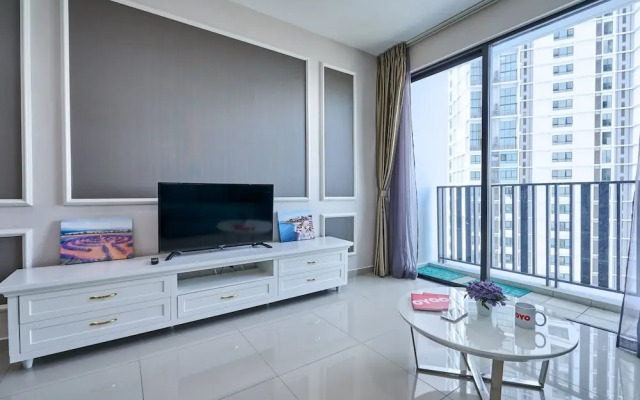 OYO Home 1143 Elegant 2br I-soho I-city