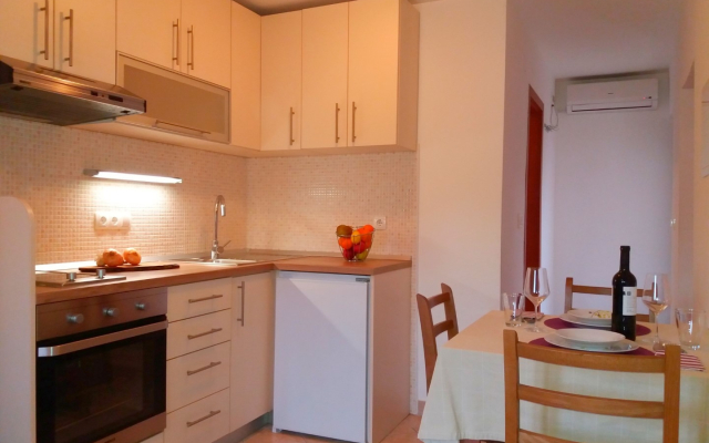 Apartment Neno - 50 m from center: Ana Jelsa, Island Hvar