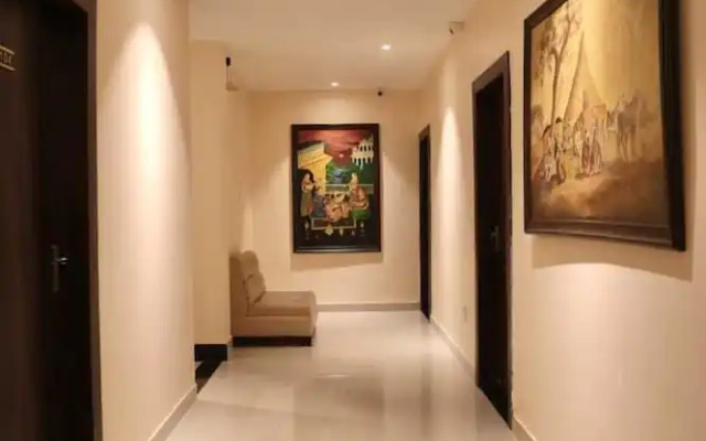 Regal Guest House by ROH