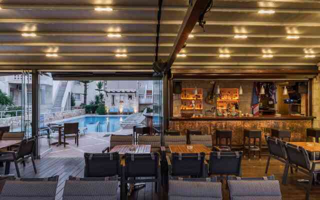 Elotis Suites