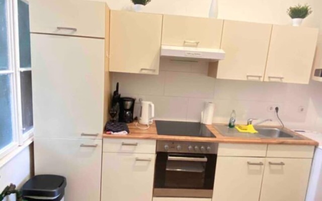 City Apartment - 5 min to Metro