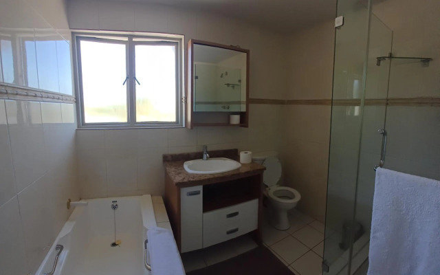 Mount Royal 09 - Large 1 bed with balcony