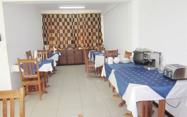 Hifadhi Hotel