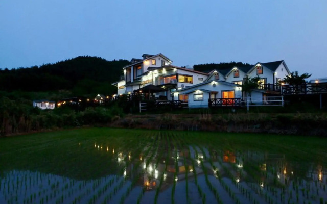 Aquamarine Pension