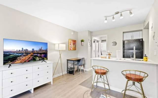 Comfy Studio Close to Downtown and Domain