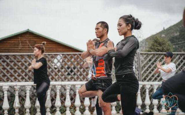 Namaste Shalle 2000M