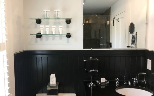 The Platinum Pebble Boutique Inn - Adults Only