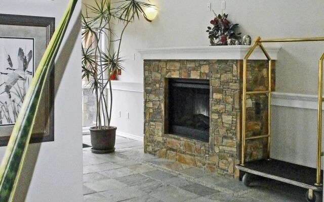 Kaslo Bay Condominium