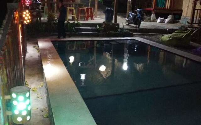 Wooden Paradise Home Stay - Hostel