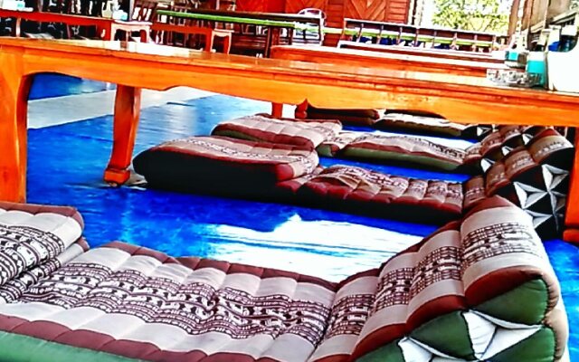 Family Tanote Bay Resort