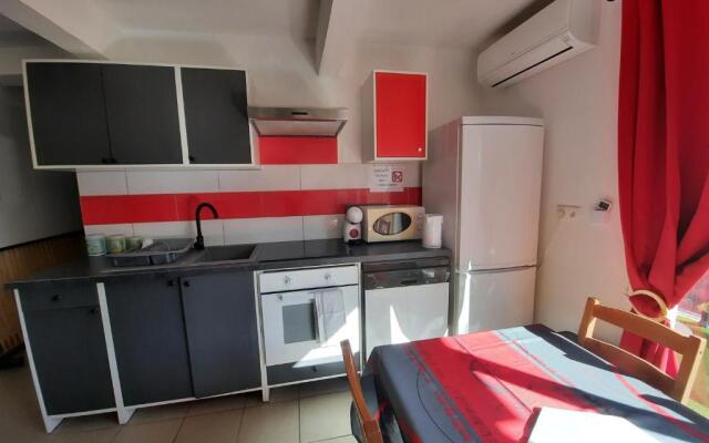 Superbe appartement F2 neuf : terrasse, barbecue.