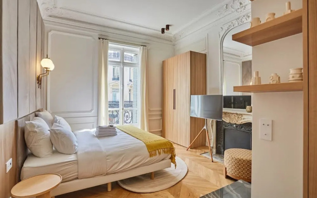 4 Rooms Apartment Opera Vendome