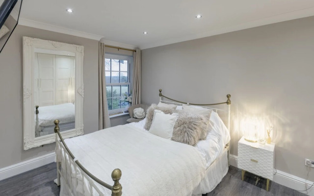 Luxury Georgian Villa and Coach House 18 Guests