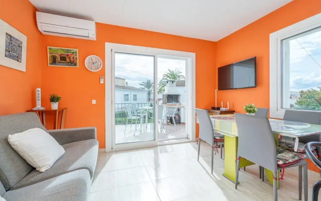 Apartment in Empuriabrava Near Sand Beach